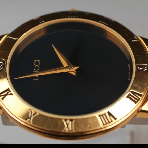 Pristine Condition GUCCI Collector’s Watch Italian Luxury - Picture 7 of 13